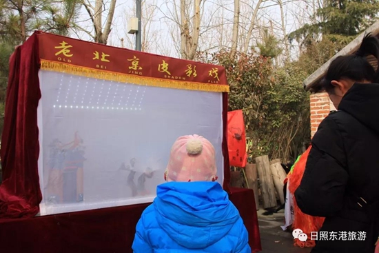 老北京皮影戏也来“赶集”,传统民俗文化成为本届年货大集的一大亮点!